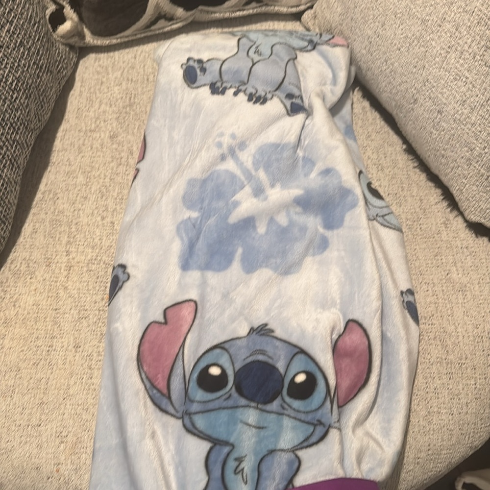 NWT Disney Stitch throw blanket - Picture 2 of 3